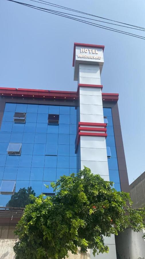Hotel Aashirvad Faridabad Bagian luar foto